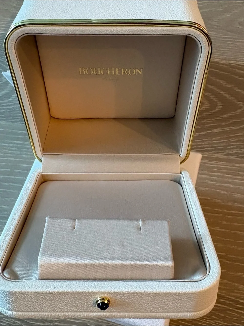 Boucheron White Earring Jewelry Box and gift box